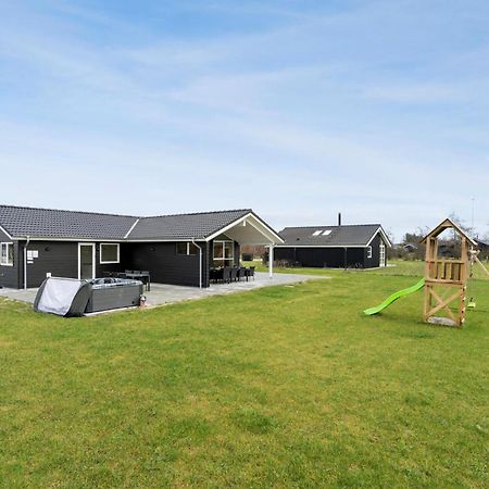 Beautiful Home In Tarm With Sauna Eksteriør bilde