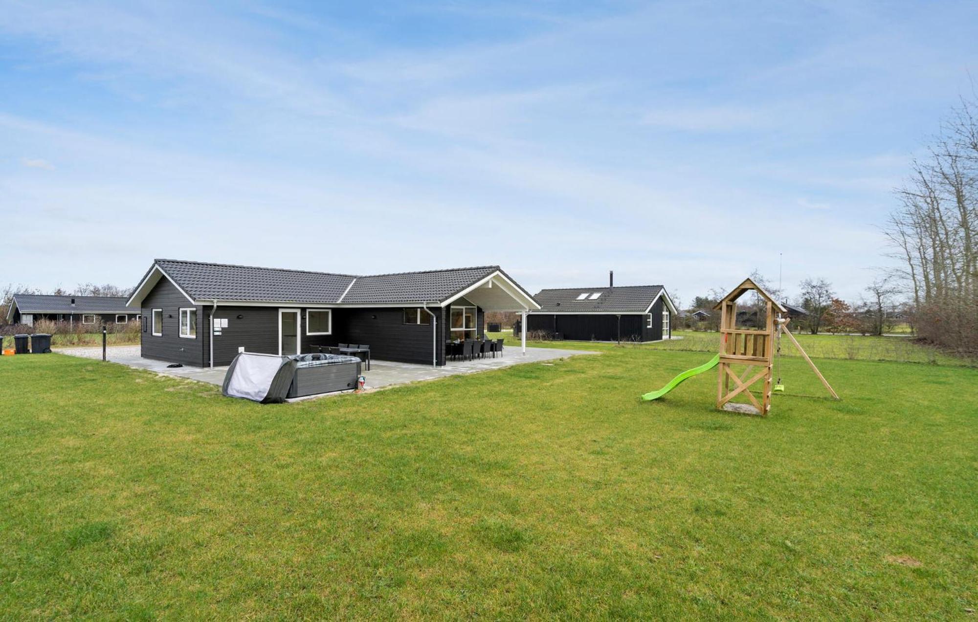 Beautiful Home In Tarm With Sauna Eksteriør bilde